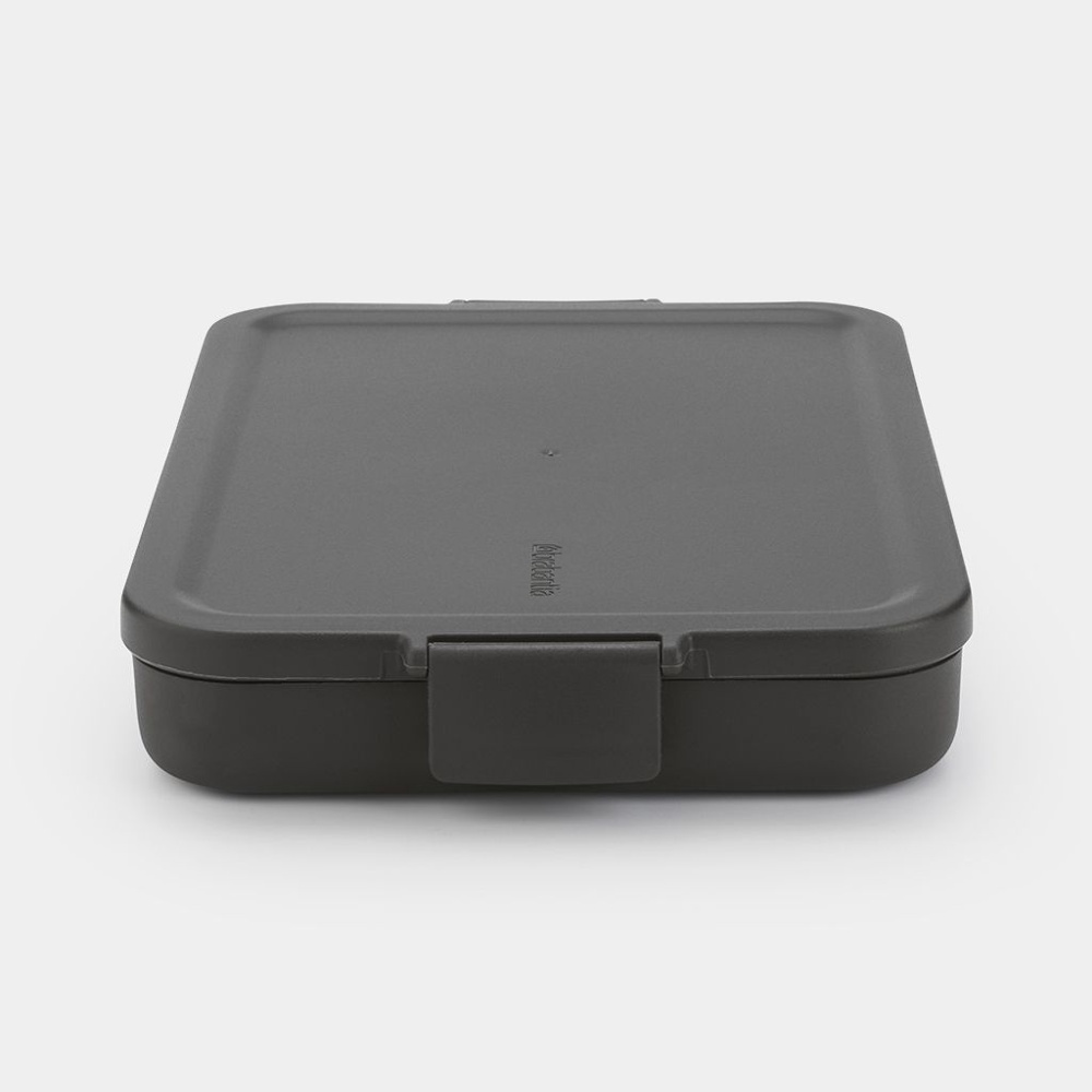 Matlåda, 1,1 L, BRABANTIA MAKE & TAKE FLAT LUNCH BOX , 25,5 x 16,7 x H 3,7 cm, Mörkgrå i gruppen Förvaring / Köksförvaring / Matlådor / Plast hos SmartaSaker.se (42151)