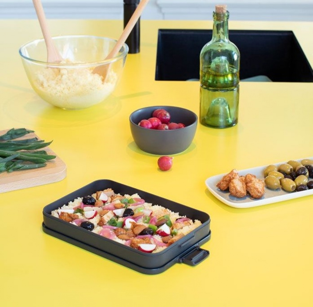 Matlåda, 1,1 L, BRABANTIA MAKE & TAKE FLAT LUNCH BOX , 25,5 x 16,7 x H 3,7 cm, Mörkgrå i gruppen Förvaring / Köksförvaring / Matlådor / Plast hos SmartaSaker.se (42151)
