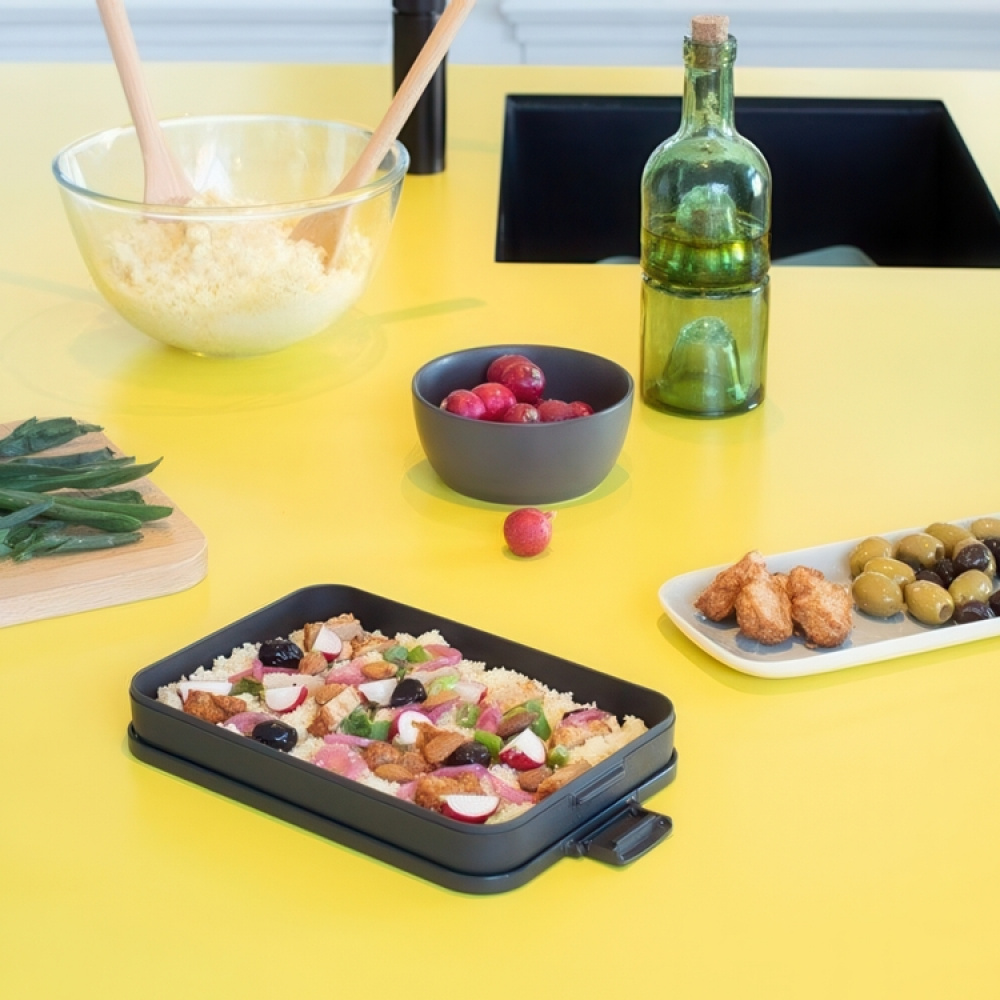 Matlåda, 1,1 L, BRABANTIA MAKE & TAKE FLAT LUNCH BOX , 25,5 x 16,7 x H 3,7 cm, Mörkgrå i gruppen Förvaring / Köksförvaring / Matlådor / Matlådor i plast hos SmartaSaker.se (42151)
