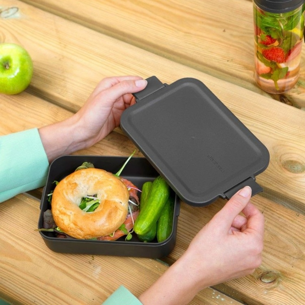 Matlåda, 2 L, BRABANTIA MAKE & TAKE LARGE LUNCH BOX , 25,5 x 16,7 x H 6 cm i gruppen Förvaring / Köksförvaring / Matlådor / Matlådor i plast hos SmartaSaker.se (42156)