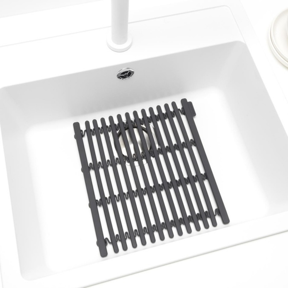 Matta för diskhon, BRABANTIA SILICONE SINK MAT, 30 x 30 - 45 cm, Mörkgrå i gruppen Förvaring / Köksförvaring / Diskställ och diskbänk hos SmartaSaker.se (42210)