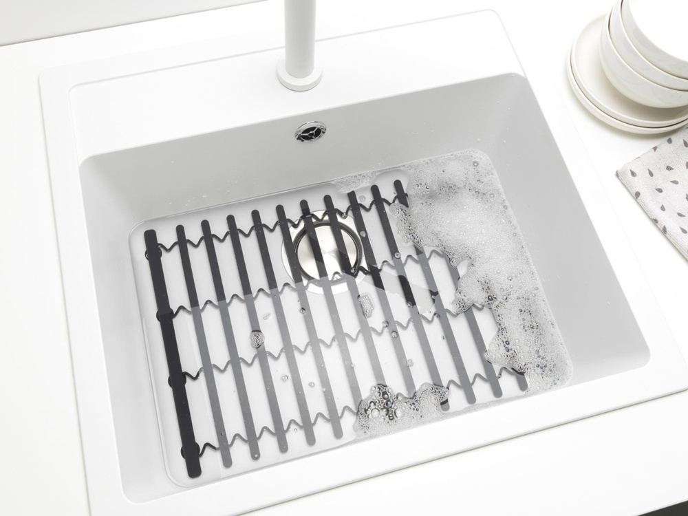 Matta för diskhon, BRABANTIA SILICONE SINK MAT, 30 x 30 - 45 cm, Mörkgrå i gruppen Förvaring / Köksförvaring / Diskställ och diskbänk hos SmartaSaker.se (42210)