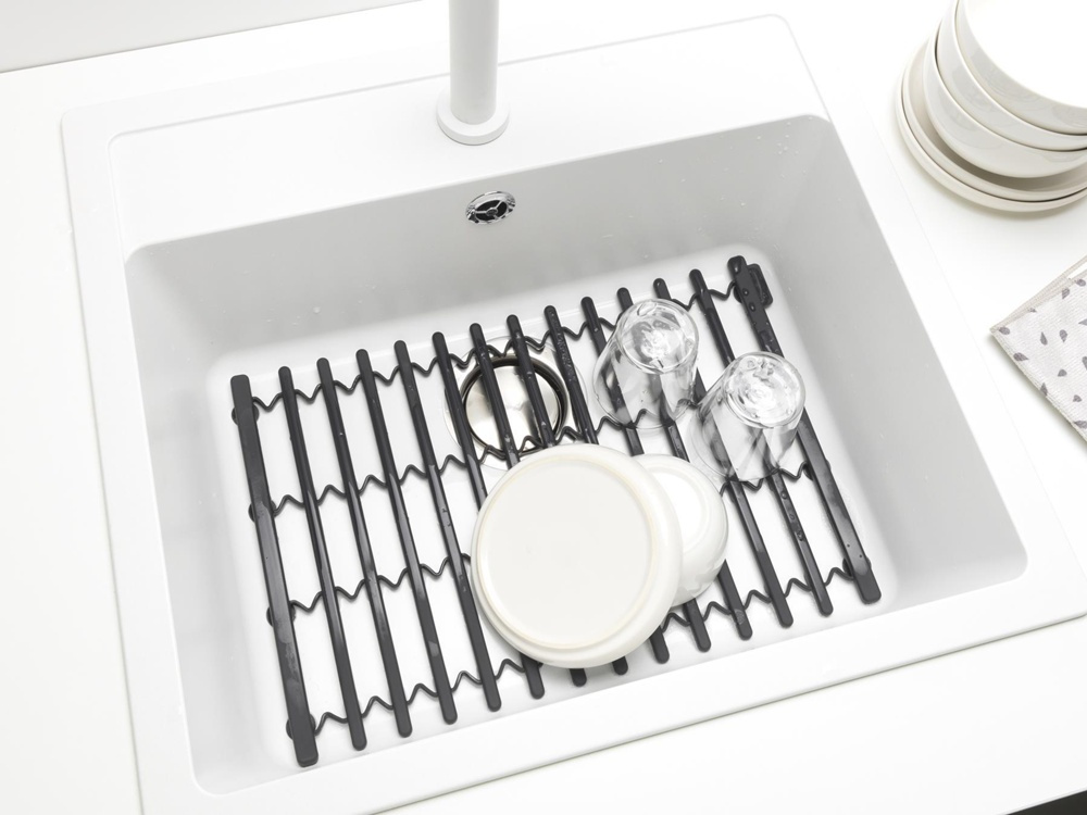 Matta för diskhon, BRABANTIA SILICONE SINK MAT, 30 x 30 - 45 cm, Mörkgrå i gruppen Förvaring / Köksförvaring / Diskställ och diskbänk hos SmartaSaker.se (42210)