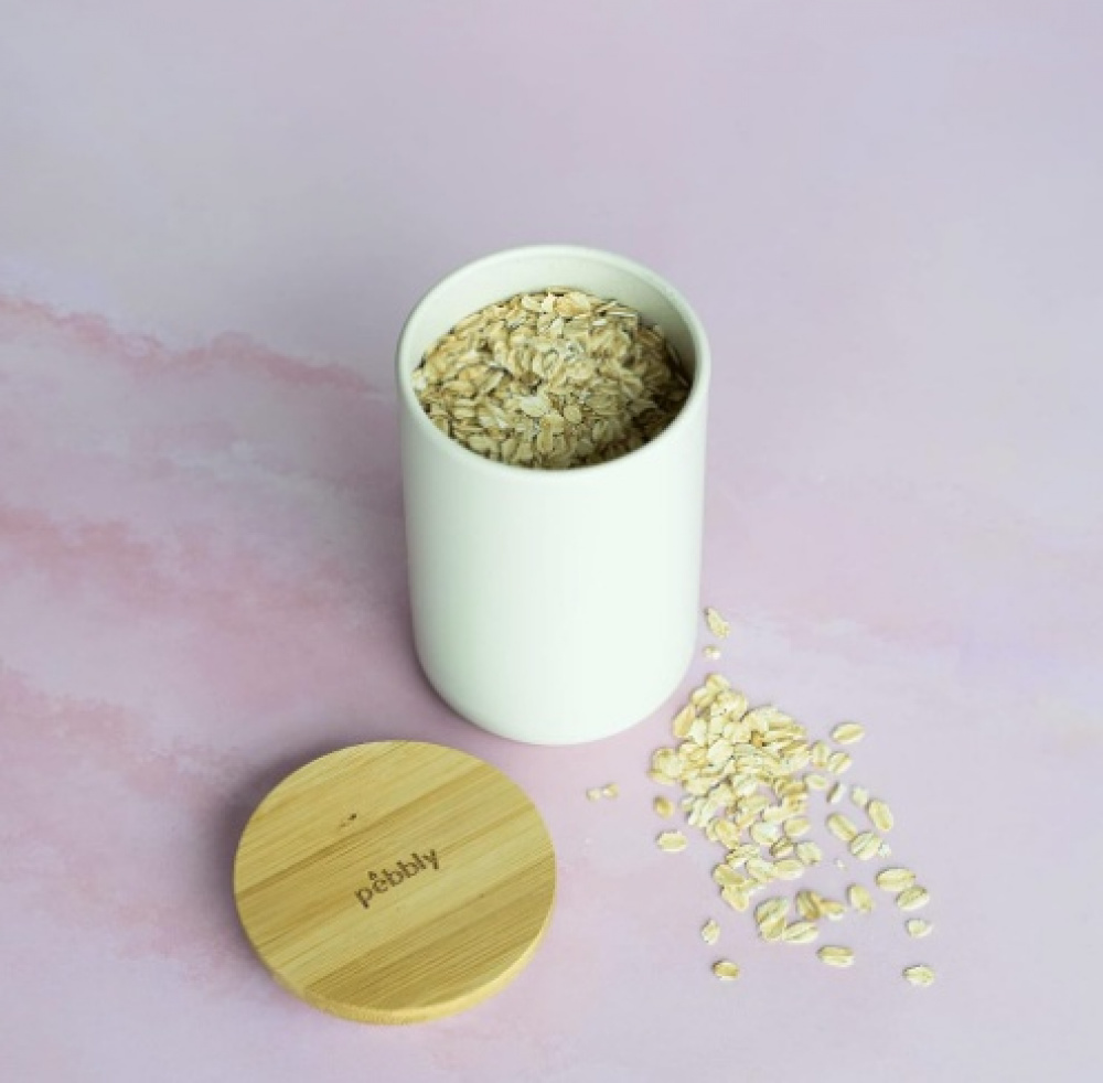 Metallburk med bambulock, 650 ml, OPAQUE TEA JAR, Ø 8 x H 13 cm, Offwhite / Natur i gruppen Förvaring / Köksförvaring / Förvaringslådor och burkar hos SmartaSaker.se (42223)