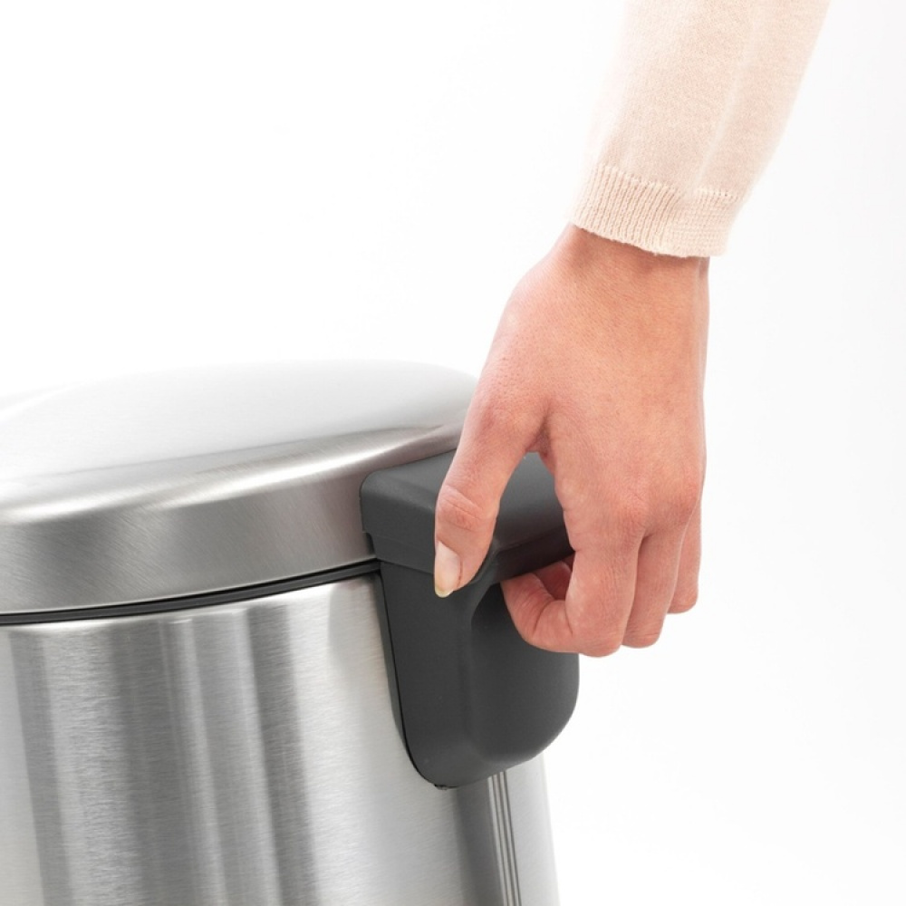 Papperskorg / Pedalhink, 12 L, BRABANTIA NEWICON, Ø 25,1 x H 41,1 cm i gruppen Förvaring / Städförvaring och sopsortering / Sopsortering hos SmartaSaker.se (42366)