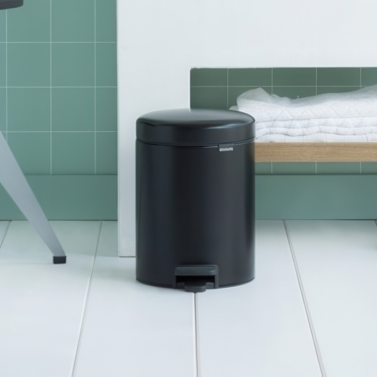 Papperskorg / Pedalhink, 5 L, BRABANTIA NEWICON, Ø 20,5 x H 29,1 cm i gruppen Förvaring / Städförvaring och sopsortering / Sopsortering hos SmartaSaker.se (42370)