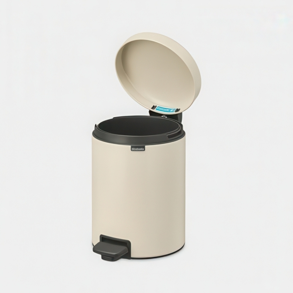 Papperskorg / Pedalhink, 5 L, BRABANTIA NEWICON, Ø 20,5 x H 29,1 cm i gruppen Förvaring / Städförvaring och sopsortering / Sopsortering hos SmartaSaker.se (42370)