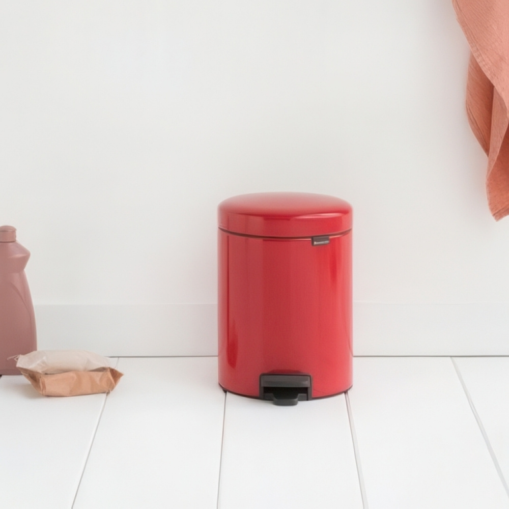 Papperskorg / Pedalhink, 5 L, BRABANTIA NEWICON, Ø 20,5 x H 29,1 cm i gruppen Förvaring / Städförvaring och sopsortering / Sopsortering hos SmartaSaker.se (42370)