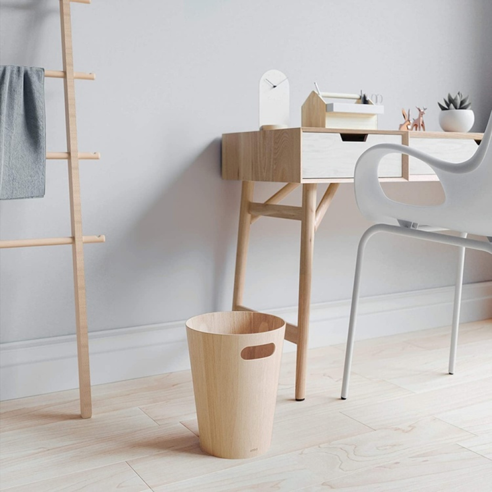 Papperskorg i trä, 7,5 L WOODROW, Ø 23 x H 28 cm, Umbra i gruppen Förvaring / Badrumsförvaring / Papperskorgar hos SmartaSaker.se (42375)