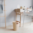 Papperskorg i trä, 7,5 L WOODROW, Ø 23 x H 28 cm, Umbra Papperskorg i trä, 7,5 L WOODROW, Ø 23 x H 28 cm, Umbra