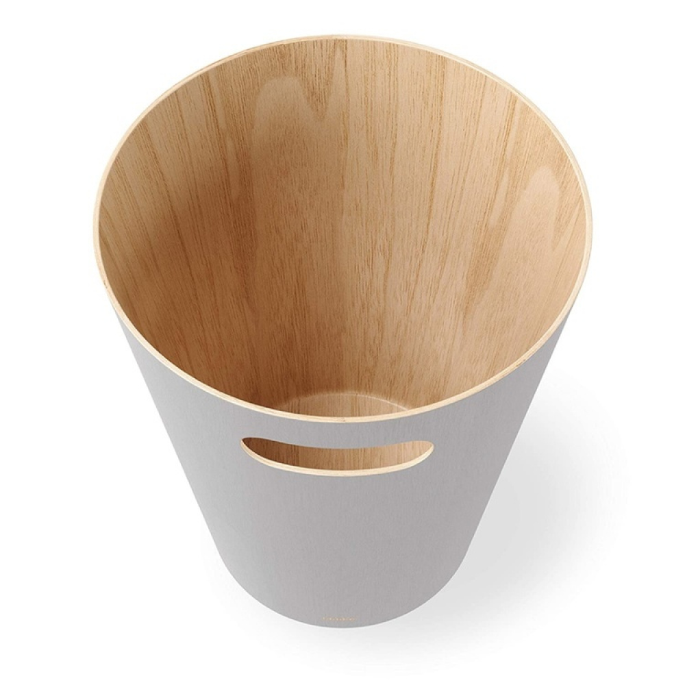 Papperskorg i trä, 7,5 L WOODROW, Ø 23 x H 28 cm, Umbra i gruppen Förvaring / Badrumsförvaring / Papperskorgar hos SmartaSaker.se (42375)