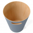 Papperskorg i trä, 7,5 L WOODROW, Ø 23 x H 28 cm. Umbra Papperskorg i trä, 7,5 L WOODROW, Ø 23 x H 28 cm. Umbra