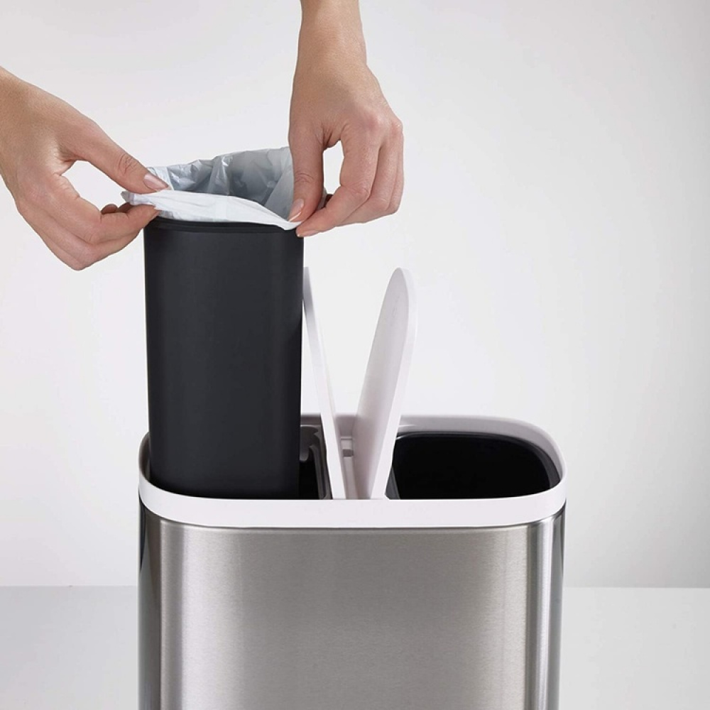 Papperskorg med pedal, 2-delad, SPLIT STEEL RECYCLER, 6 Liter, Joseph Joseph, Silver / Vit i gruppen Förvaring / Städförvaring och sopsortering / Sopsortering hos SmartaSaker.se (42383)