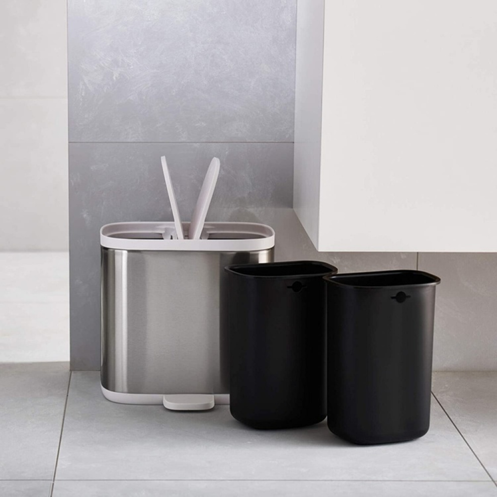 Papperskorg med pedal, 2-delad, SPLIT STEEL RECYCLER, 6 Liter, Joseph Joseph, Silver / Vit i gruppen Förvaring / Städförvaring och sopsortering / Sopsortering hos SmartaSaker.se (42383)
