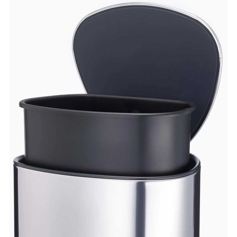 Pedalhink för hörn, 5 L, EASY-STORE LUXE PEDAL BIN, Joseph Joseph, Silver i gruppen Förvaring / Städförvaring och sopsortering / Sopsortering hos SmartaSaker.se (42394)
