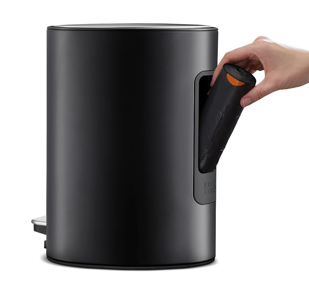 Pedalhink för hörn, 5 L, EASY-STORE PEDAL BIN, Joseph Joseph, Svart / Silver i gruppen Förvaring / Städförvaring och sopsortering / Sopsortering hos SmartaSaker.se (42395)