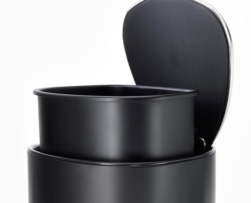 Pedalhink för hörn, 5 L, EASY-STORE PEDAL BIN, Joseph Joseph, Svart / Silver i gruppen Förvaring / Städförvaring och sopsortering / Sopsortering hos SmartaSaker.se (42395)
