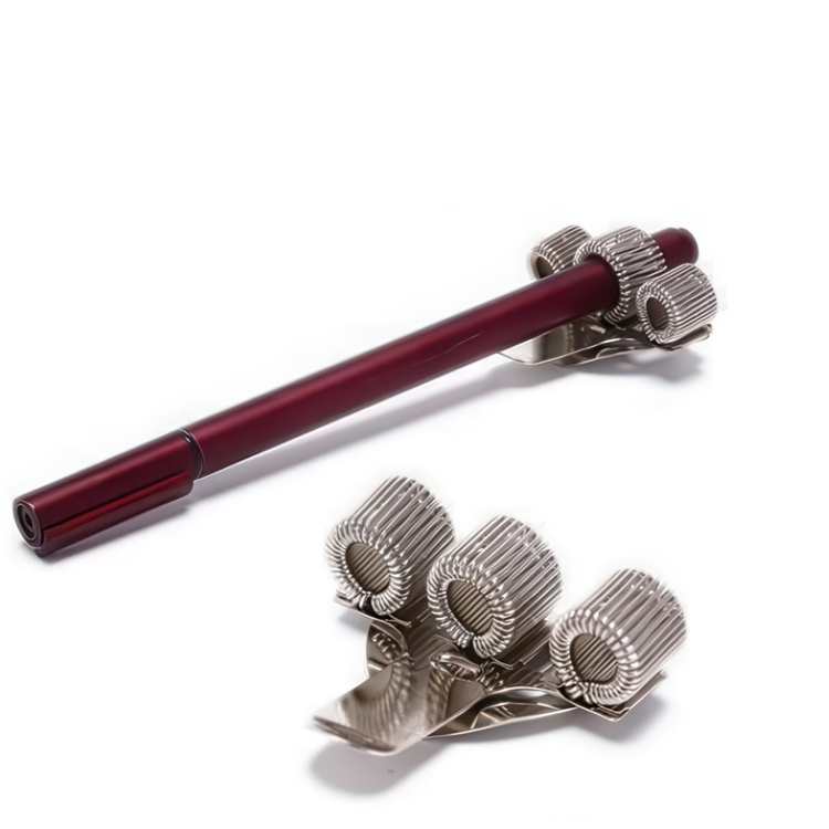 Pennhållare i metall för 3 pennor, TRIPLE PEN CLIP, Silver i gruppen Förvaring / Kontorsmaterial hos SmartaSaker.se (42402)