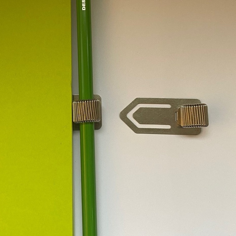 Pennhållare i metall, NOTE PAD CLIP, silver i gruppen Förvaring / Kontorsmaterial hos SmartaSaker.se (42405)