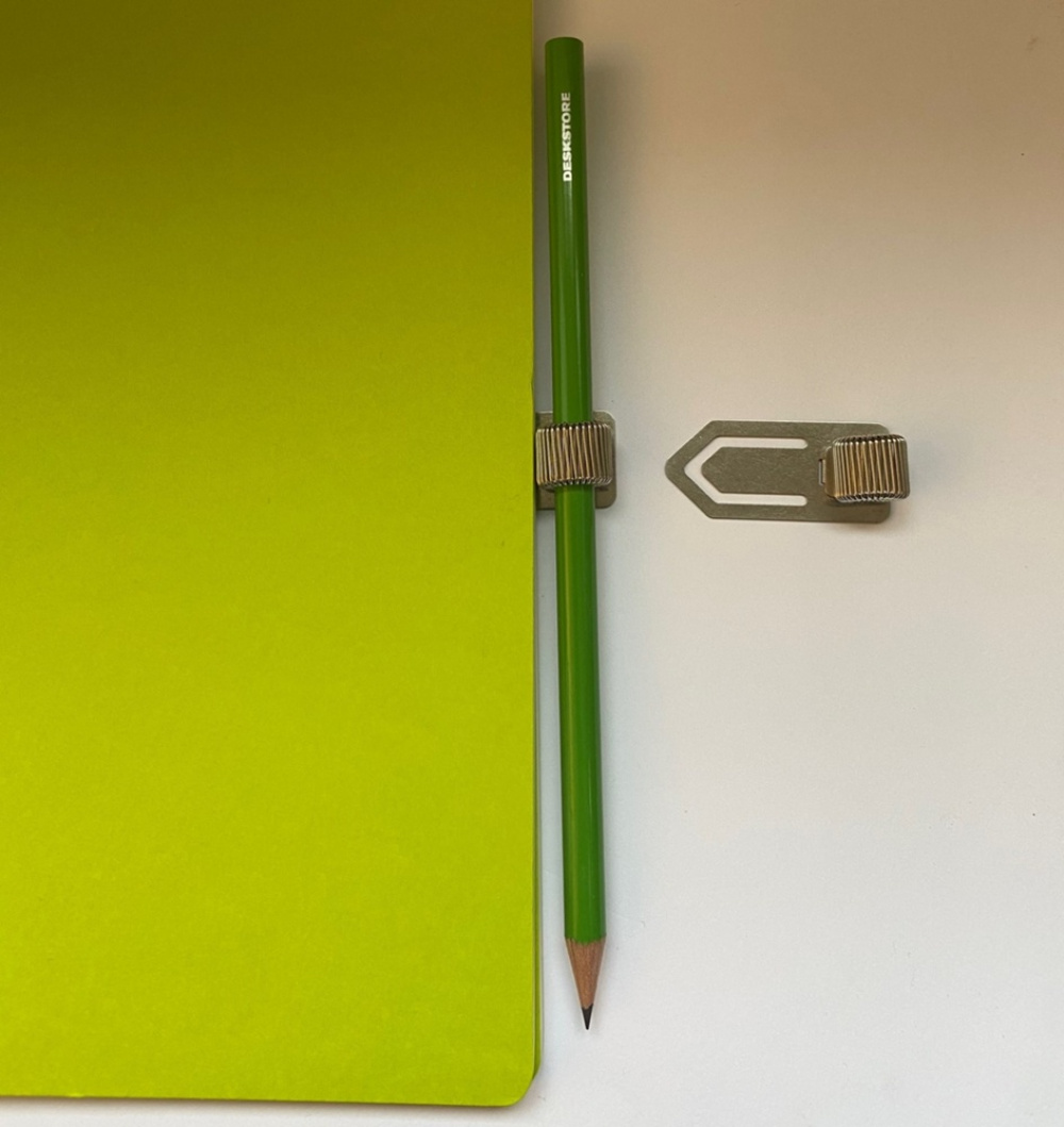 Pennhållare i metall, NOTE PAD CLIP, silver i gruppen Förvaring / Kontorsmaterial hos SmartaSaker.se (42405)