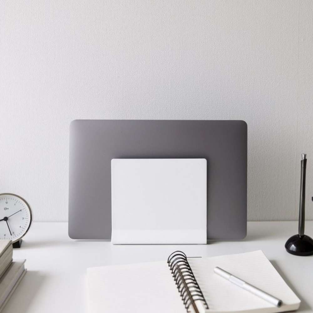 Platsbesparande ställ i metall, TOWER SLIM LAPTOP STAND, Yamazaki, Vit i gruppen Förvaring / Kontorsmaterial hos SmartaSaker.se (42427)