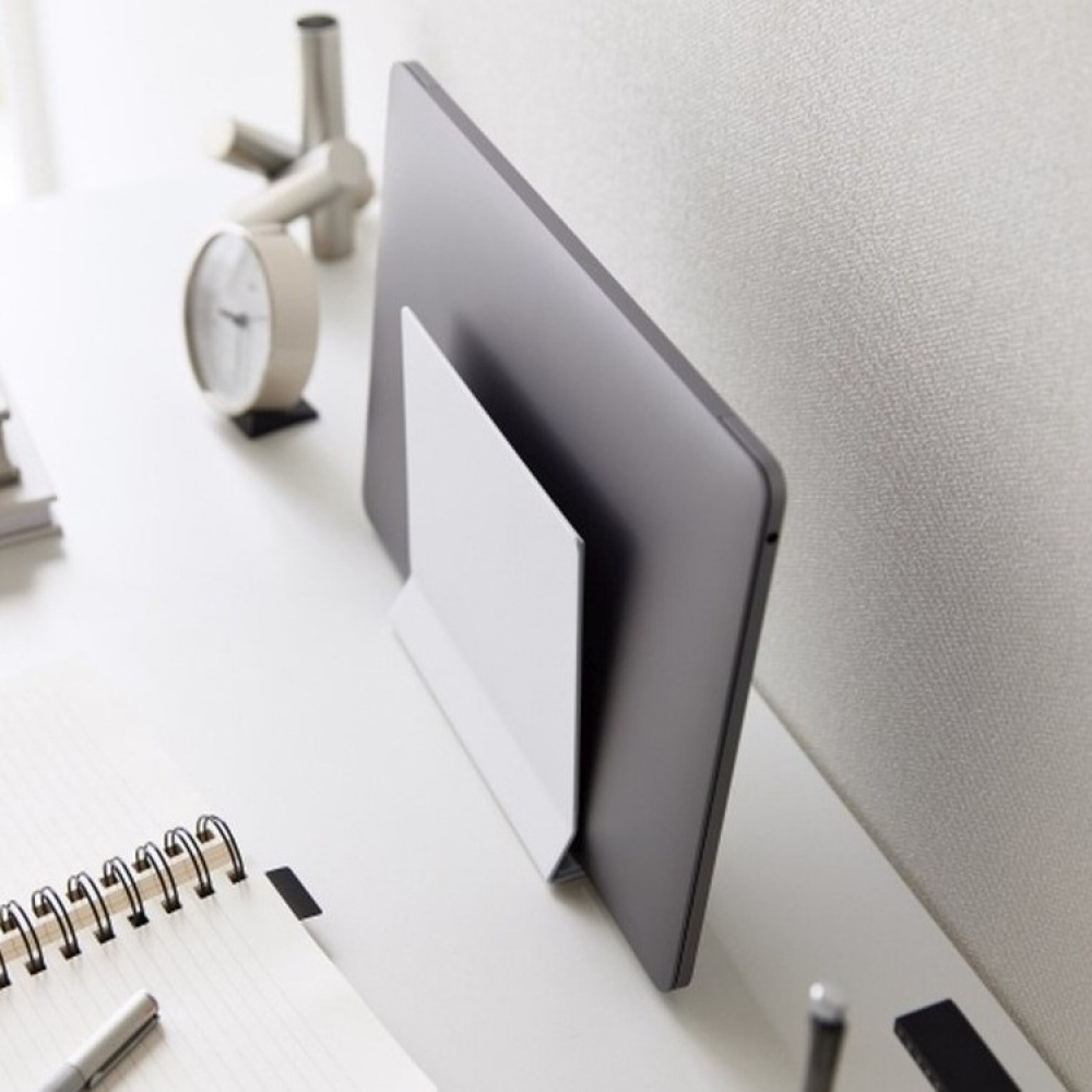 Platsbesparande ställ i metall, TOWER SLIM LAPTOP STAND, Yamazaki, Vit i gruppen Förvaring / Kontorsmaterial hos SmartaSaker.se (42427)