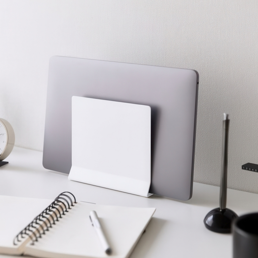 Platsbesparande ställ i metall, TOWER SLIM LAPTOP STAND, Yamazaki, Vit i gruppen Förvaring / Kontorsmaterial hos SmartaSaker.se (42427)