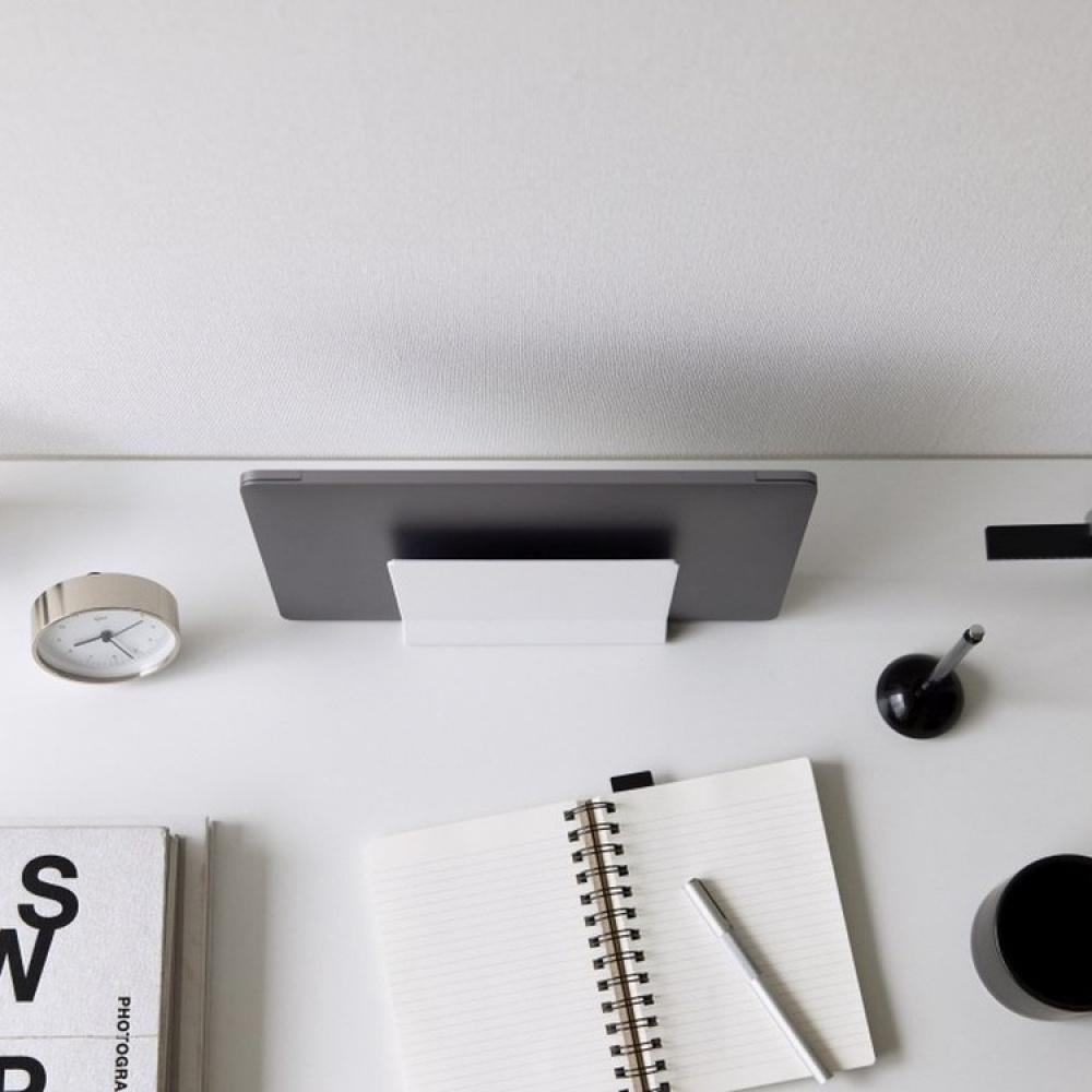 Platsbesparande ställ i metall, TOWER SLIM LAPTOP STAND, Yamazaki, Vit i gruppen Förvaring / Kontorsmaterial hos SmartaSaker.se (42427)