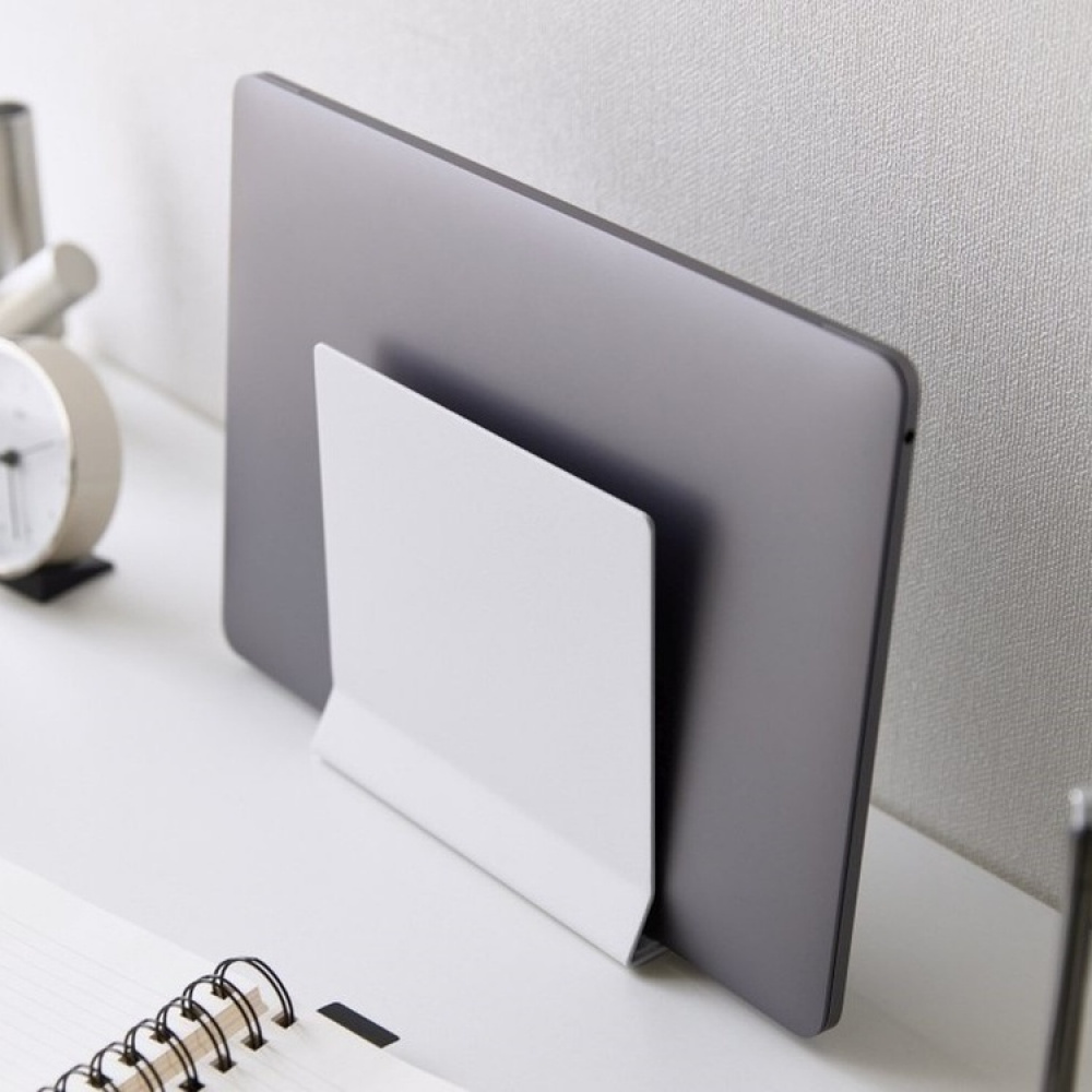 Platsbesparande ställ i metall, TOWER SLIM LAPTOP STAND, Yamazaki, Vit i gruppen Förvaring / Kontorsmaterial hos SmartaSaker.se (42427)
