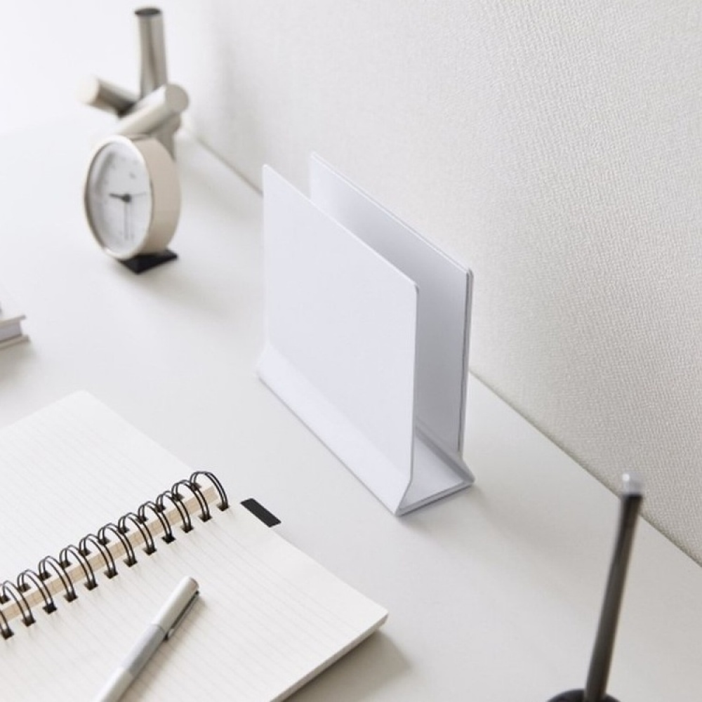 Platsbesparande ställ i metall, TOWER SLIM LAPTOP STAND, Yamazaki, Vit i gruppen Förvaring / Kontorsmaterial hos SmartaSaker.se (42427)