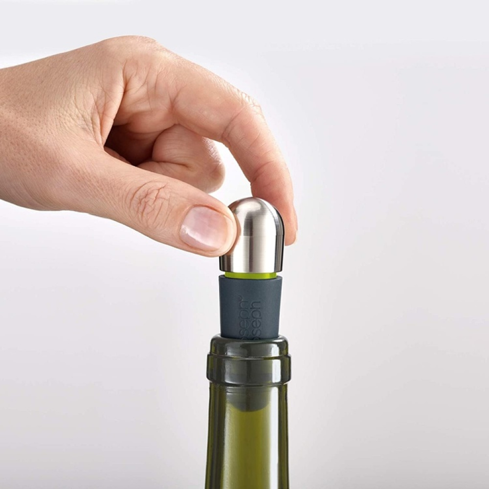 Proppar till vinflaskor, 2 st, BARWISE TWIST LOCK, Joseph Joseph, Silver/ Blå i gruppen Förvaring / Köksförvaring hos SmartaSaker.se (42438)