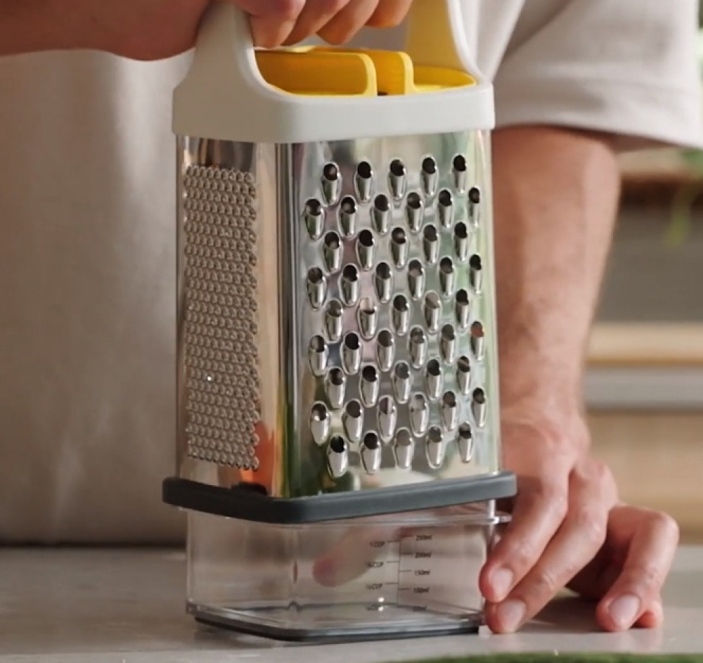 Rivjärn med uppsamlingsskål, MULTI-GRIP GRATER, Joseph Joseph, Silver / Vit / Gul i gruppen Förvaring / Köksförvaring hos SmartaSaker.se (42474)