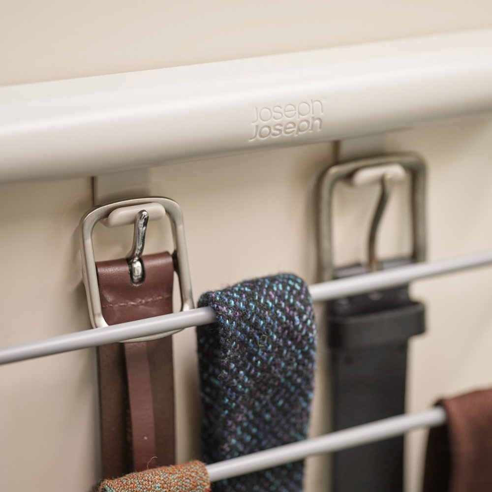 Självhäftande Hållare för Slipsar / Skärp, ORDERLY TIE & BELT RACK, Joseph Joseph, Ecru / Ljusgrå i gruppen Förvaring / Garderobsförvaring hos SmartaSaker.se (42514)
