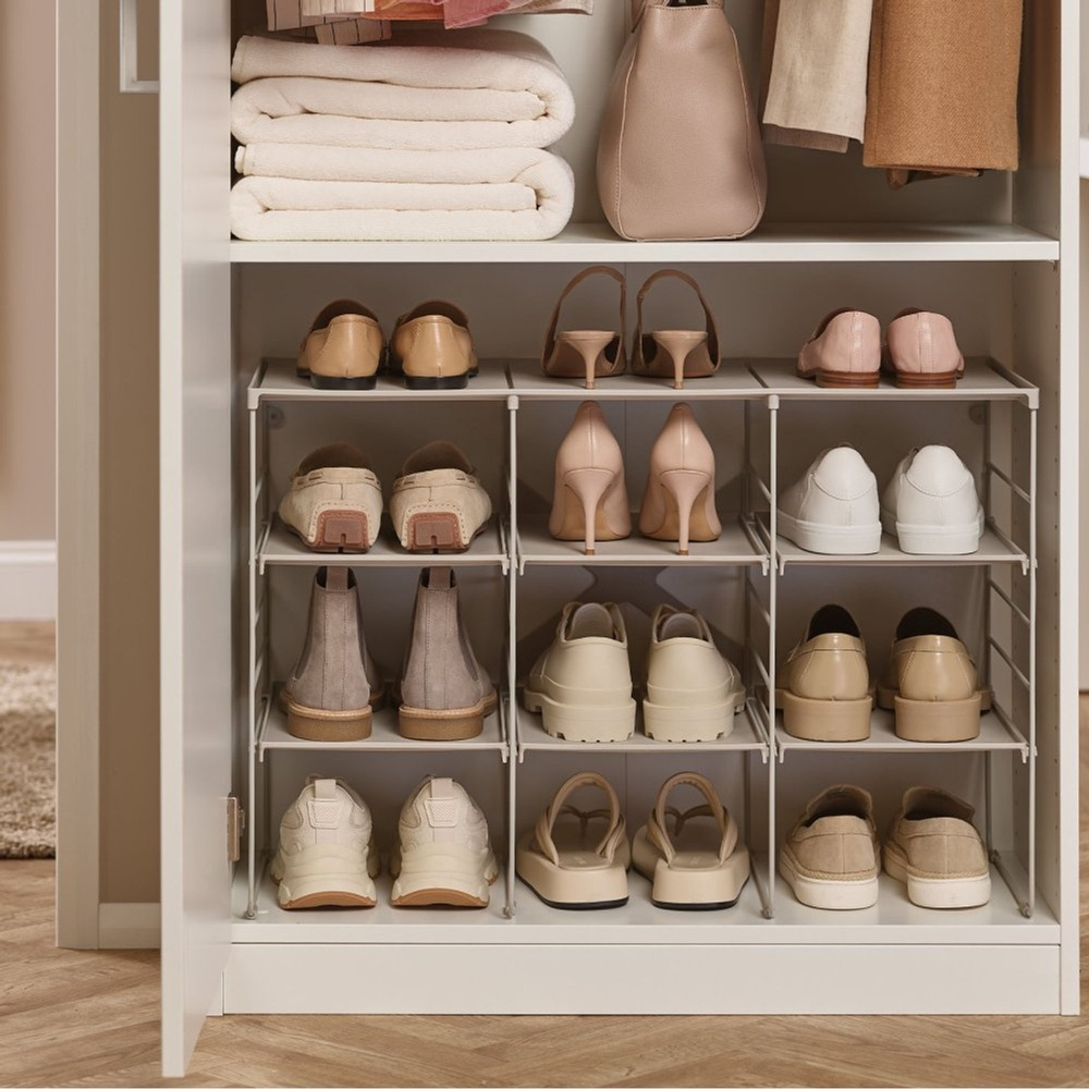 Skohylla i metall, Justerbart, LEVEL TRIPLE, Joseph Joseph, 75,8 x 35 x H 51,2 cm, Grå-beige i gruppen Förvaring / Hallförvaring / Skohyllor hos SmartaSaker.se (42557)