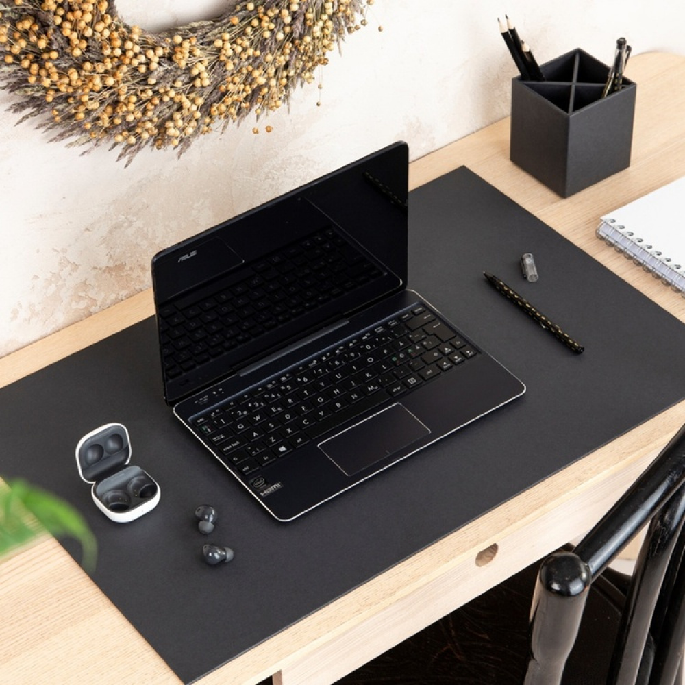 Skrivbordsunderlägg i Papperslaminat, BIGSO ANNIE DESK PAD, 59 x 39 cm i gruppen Förvaring / Kontorsmaterial hos SmartaSaker.se (42599)