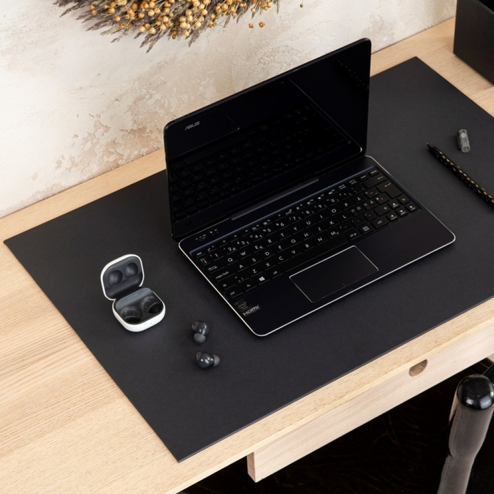Skrivbordsunderlägg i Papperslaminat, BIGSO ANNIE DESK PAD, 59 x 39 cm i gruppen Förvaring / Kontorsmaterial hos SmartaSaker.se (42599)
