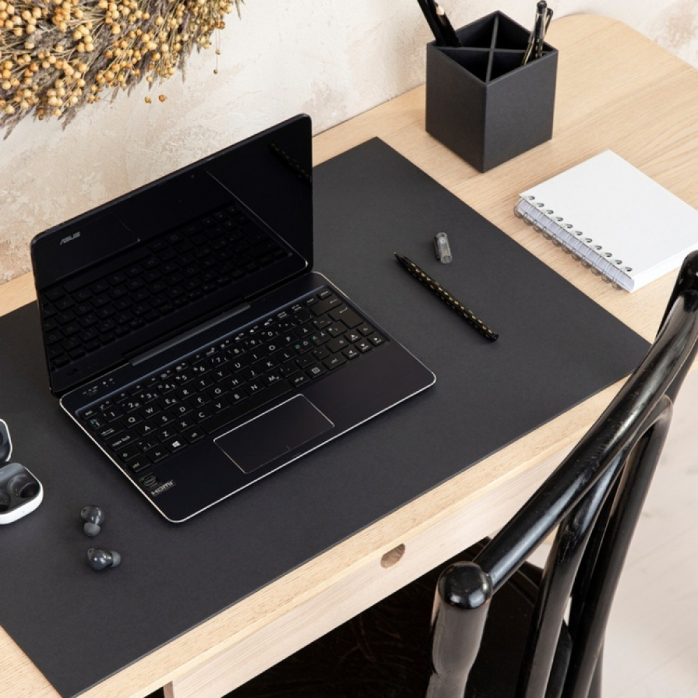 Skrivbordsunderlägg i Papperslaminat, BIGSO ANNIE DESK PAD, 59 x 39 cm i gruppen Förvaring / Kontorsmaterial hos SmartaSaker.se (42599)