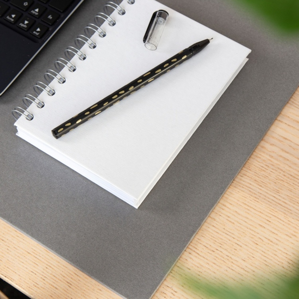 Skrivbordsunderlägg i Papperslaminat, BIGSO ANNIE DESK PAD, 59 x 39 cm i gruppen Förvaring / Kontorsmaterial hos SmartaSaker.se (42599)