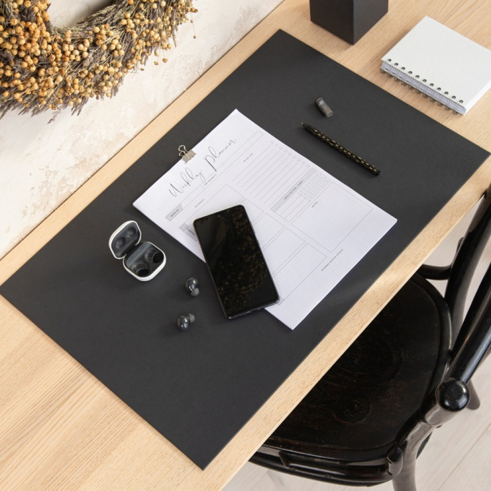 Skrivbordsunderlägg i Papperslaminat, BIGSO ANNIE DESK PAD, 59 x 39 cm i gruppen Förvaring / Kontorsmaterial hos SmartaSaker.se (42599)