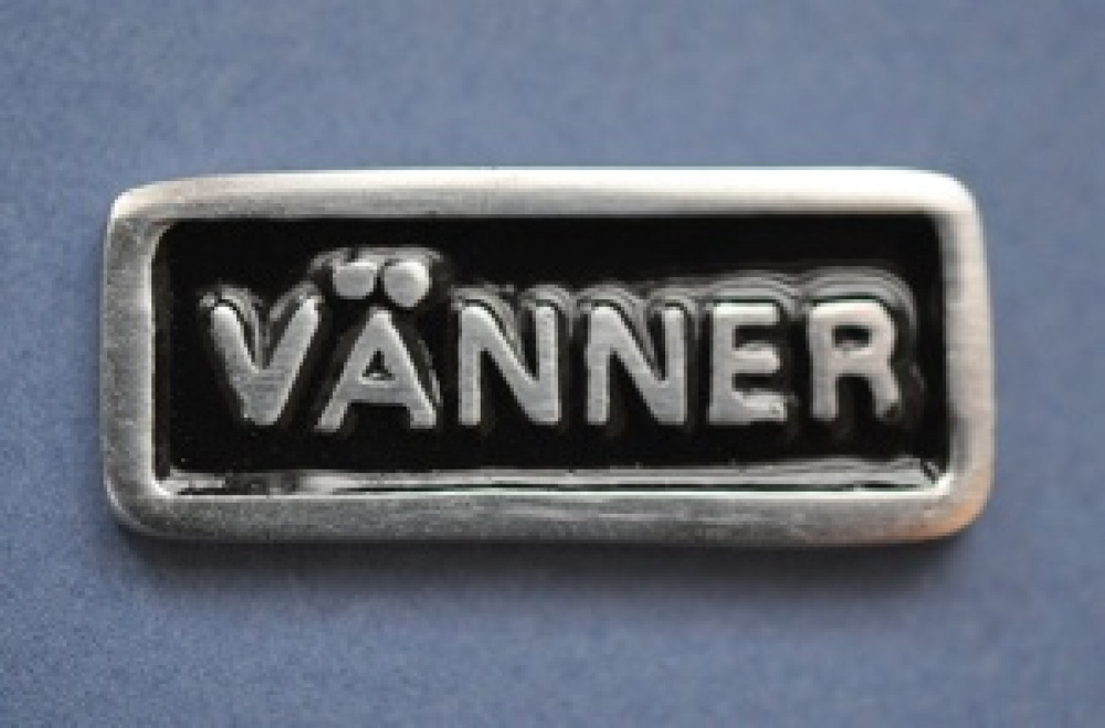 Skylt med ram, Aluminium, VÄNNER, Exmez, 4 x H 1,7 cm, Svart / Silver i gruppen Förvaring / Magneter och självhäftande / Skyltar och etiketter hos SmartaSaker.se (42621)