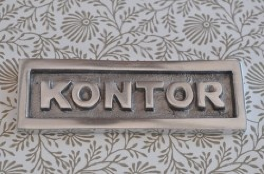 Skylt med ram, KONTOR, 10 x H 3,5 cm, Exmez, Sandgjuten aluminium i gruppen Förvaring / Magneter och självhäftande / Skyltar och etiketter hos SmartaSaker.se (42623)