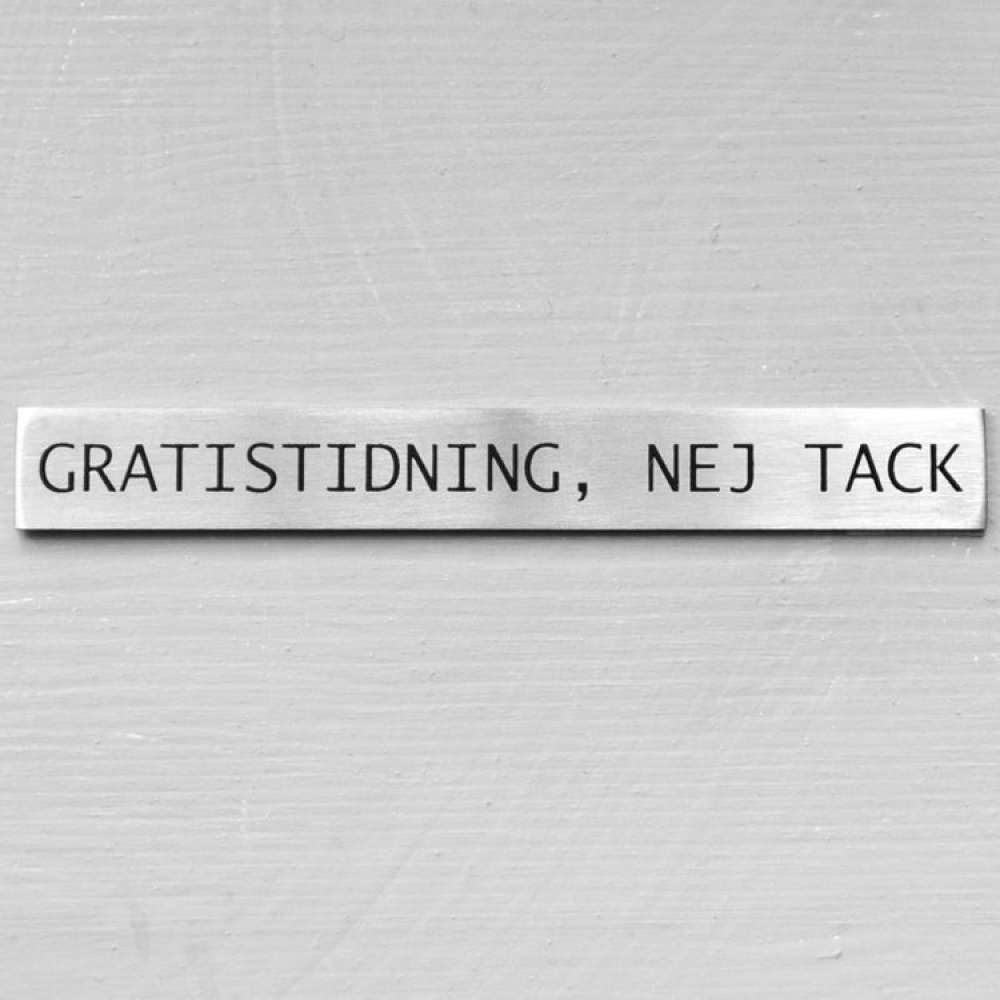 Skylt Rostfritt Stål, GRATISTIDNING, NEJ TACK, 10,2 x H 1,2 cm, Silver i gruppen Förvaring / Magneter och självhäftande / Skyltar och etiketter hos SmartaSaker.se (42628)