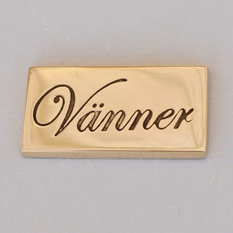 Skylt, VÄNNER 4,8 x 2 cm, Exmez, Polerad Mässing i gruppen Förvaring / Badrumsförvaring hos SmartaSaker.se (42630)