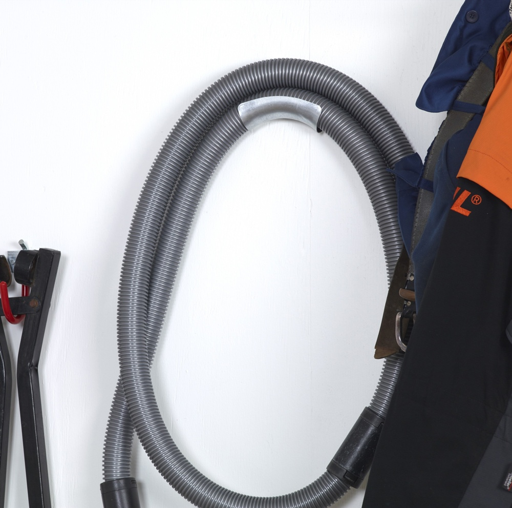 Slanghållare för dammsugare, HABO HOSE HOLDER , Metall i gruppen Förvaring / Städförvaring och sopsortering / Hållare till städskåpet hos SmartaSaker.se (42647)