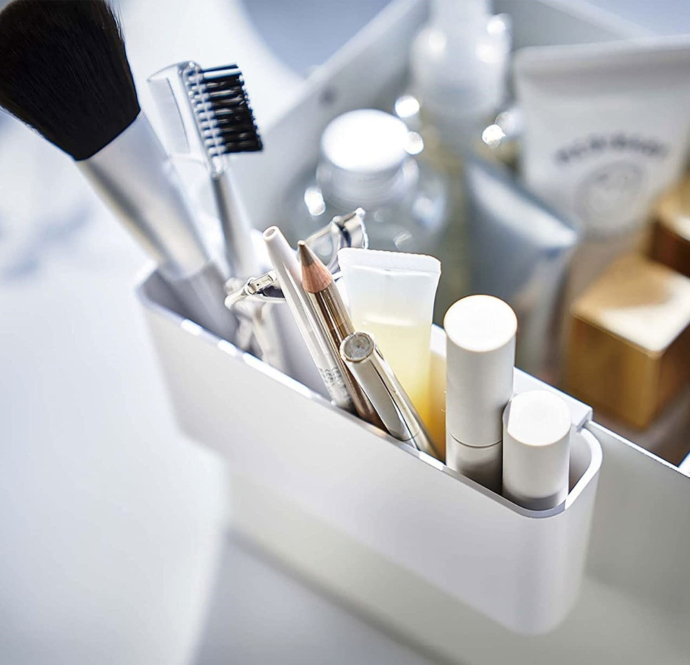 Sminklåda i metall, med spegel och handtag, TOWER MAKE UP BOX, Yamazaki, Vit / Natur i gruppen Förvaring / Badrumsförvaring / Sminkförvaring hos SmartaSaker.se (42655)