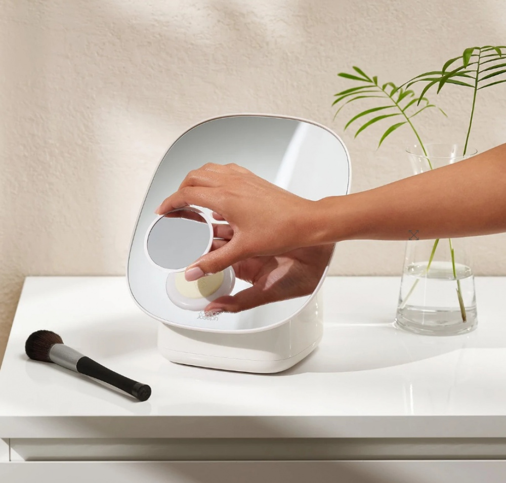 Sminkspegel med förvaring, VIVA PEDESTAL MIRROR COSMETIC ORGANISER, Joseph Joseph, Benvit i gruppen Förvaring / Badrumsförvaring / Sminkförvaring hos SmartaSaker.se (42656)