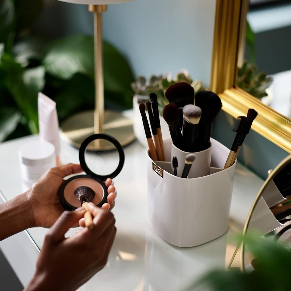 Sminkställ för penslar, VIVA MAKE UP BRUSH POT, Joseph Joseph, Benvit i gruppen Förvaring / Badrumsförvaring / Sminkförvaring hos SmartaSaker.se (42663)