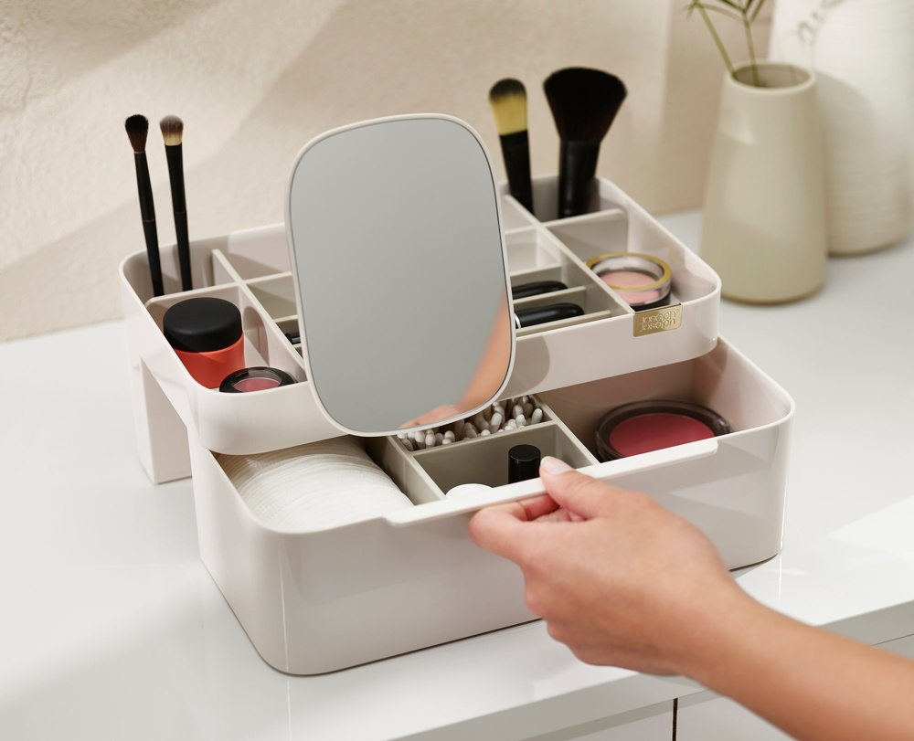 Sminkställ med låda och spegel, VIVA LARGE COSMETIC ORGANISER, Joseph Joseph, Benvit i gruppen Förvaring / Badrumsförvaring / Sminkförvaring hos SmartaSaker.se (42674)