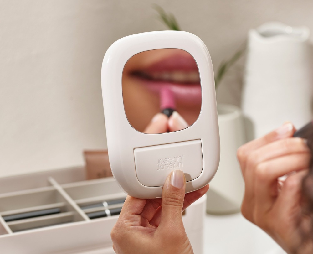 Sminkställ med låda och spegel, VIVA LARGE COSMETIC ORGANISER, Joseph Joseph, Benvit i gruppen Förvaring / Badrumsförvaring / Sminkförvaring hos SmartaSaker.se (42674)