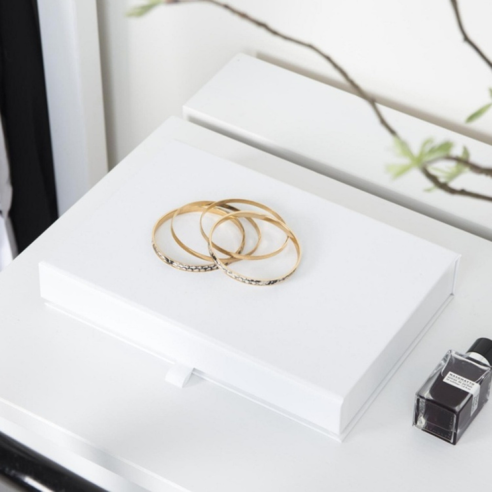 Smyckesask med 7 fack, magnetlås, BIGSO JOLIE, 26,5 x 19 x H 5 cm, Vit i gruppen Förvaring / Sovrumsförvaring / Smyckesförvaring hos SmartaSaker.se (42684)